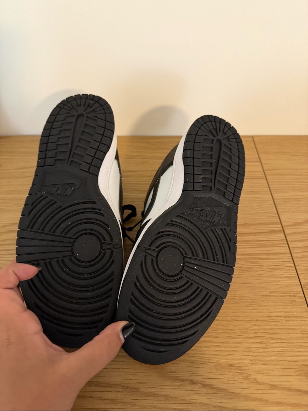 Faux Nike Black and White Low-Top Sneakers - Picture 3 of 4